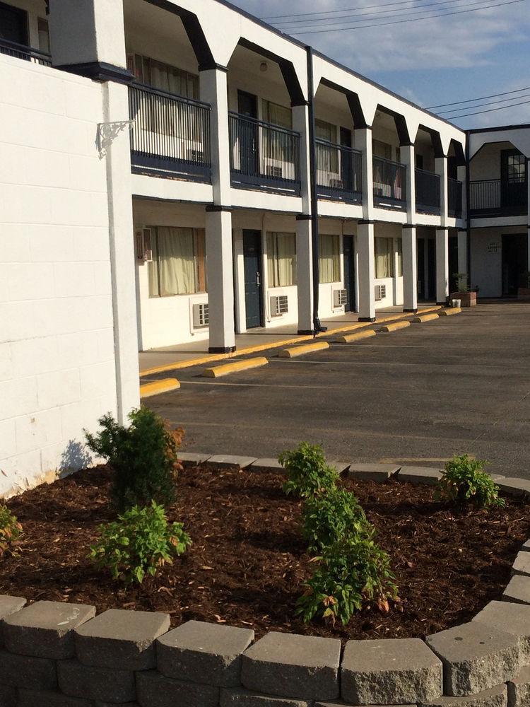 Hutchinson Inn Exterior photo