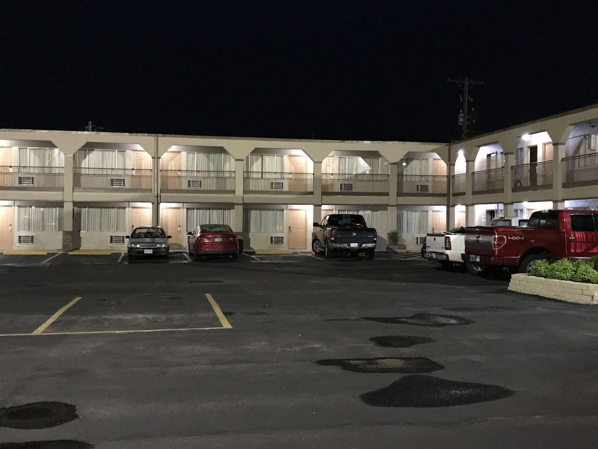 Hutchinson Inn Exterior photo