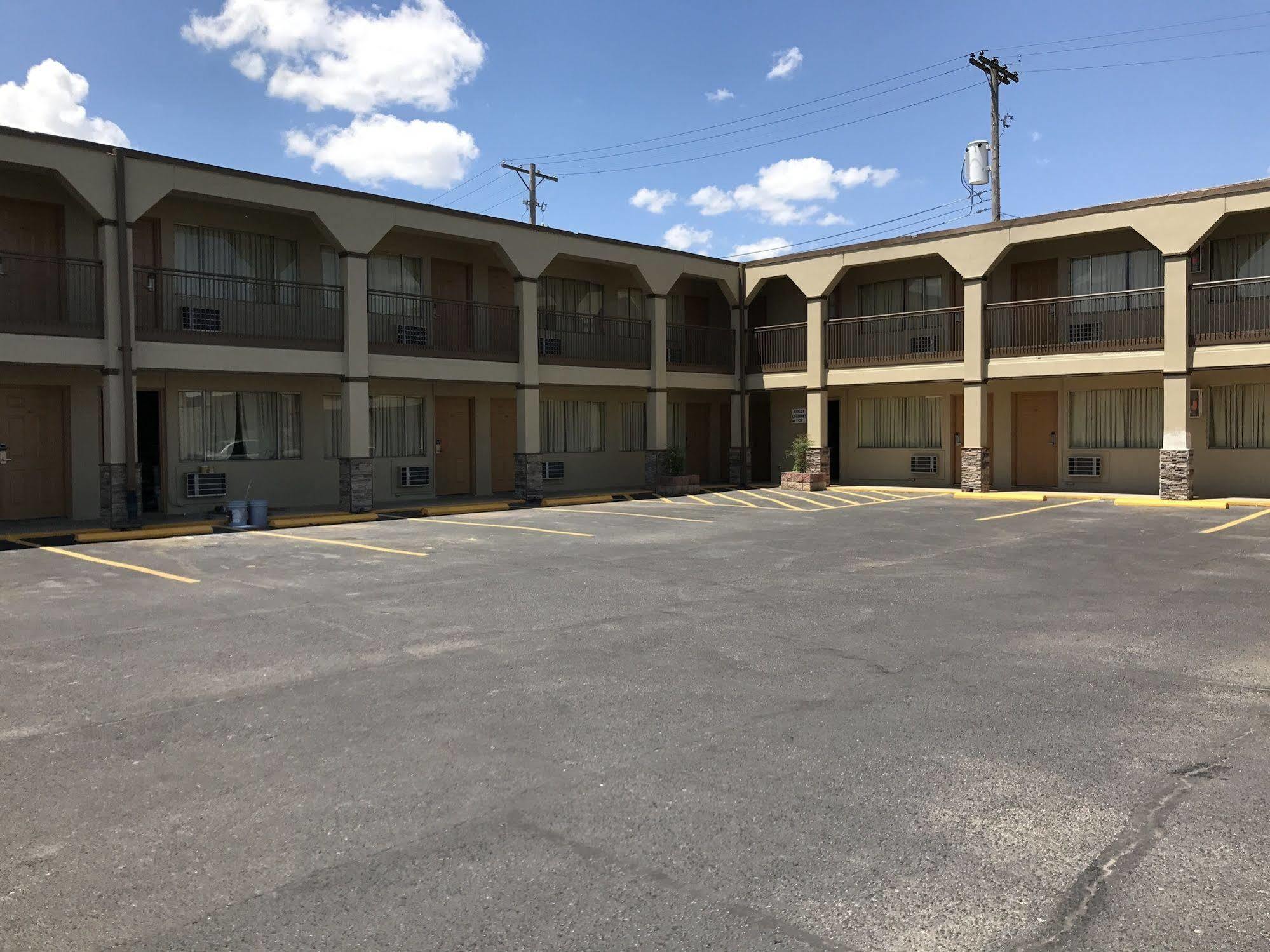 Hutchinson Inn Exterior photo