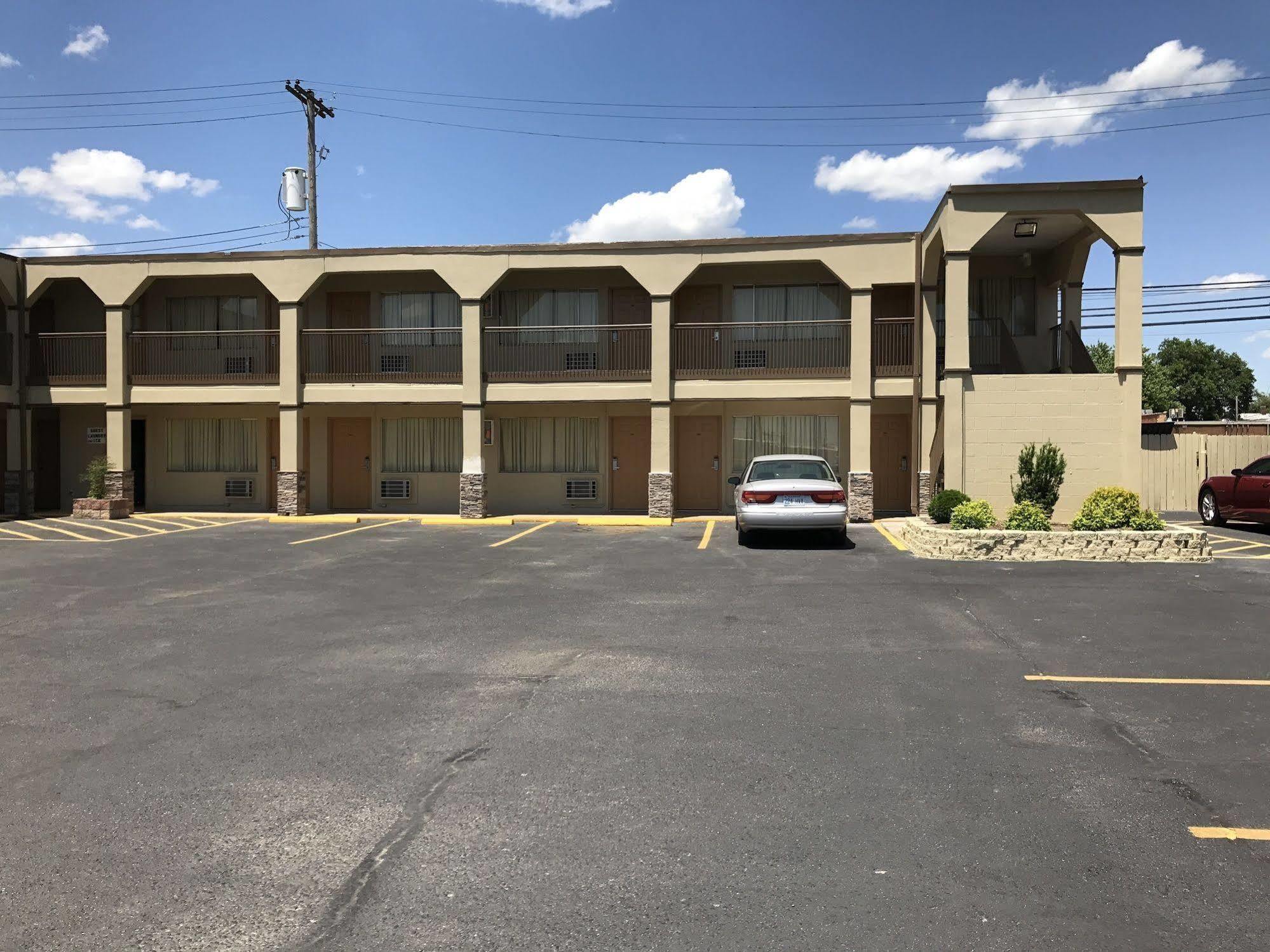 Hutchinson Inn Exterior photo